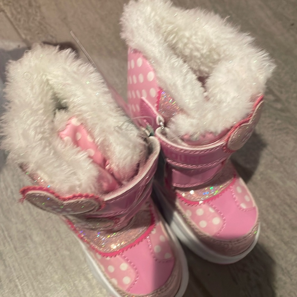 Minnie Mouse snowboots